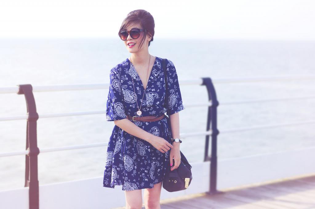 fashion blogger summer style, paisley blue dress, what to wear in summer