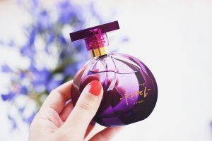 Coffret Cadeau Avon Far Away Rebel 3 Produits + Sac - Parfum Femme Chocolat Caramel Fruits Rouges